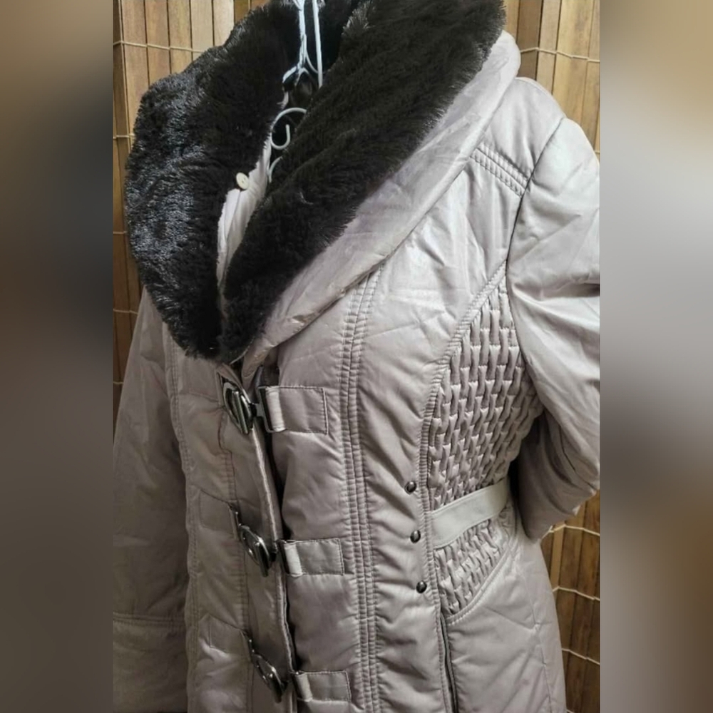 Womans Winter Jacket - Picture 5 of 9